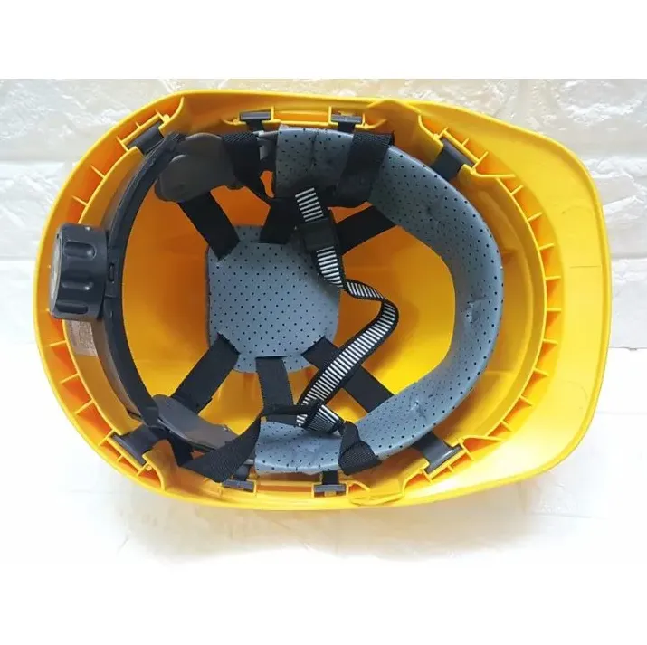 Cận cảnh quai cằm và rãnh dẫn nước mưa bảo vệ đầu an toàn nón Safetyman GM3