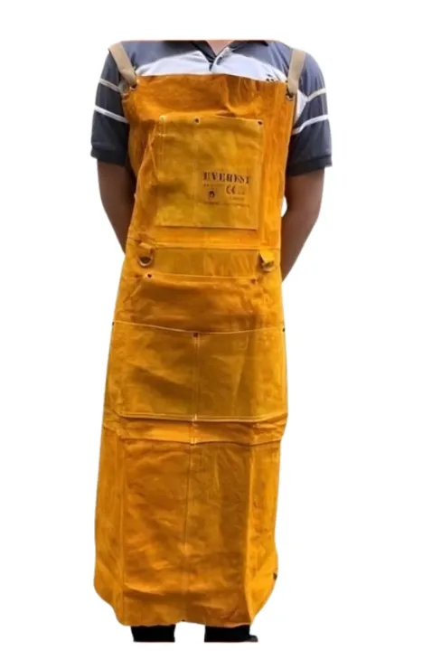 Cận cảnh hệ thống túi ngực và túi bụng tiện lợi đựng kìm hàn, búa gõ xỉ và thước đo trên tạp dề EW005