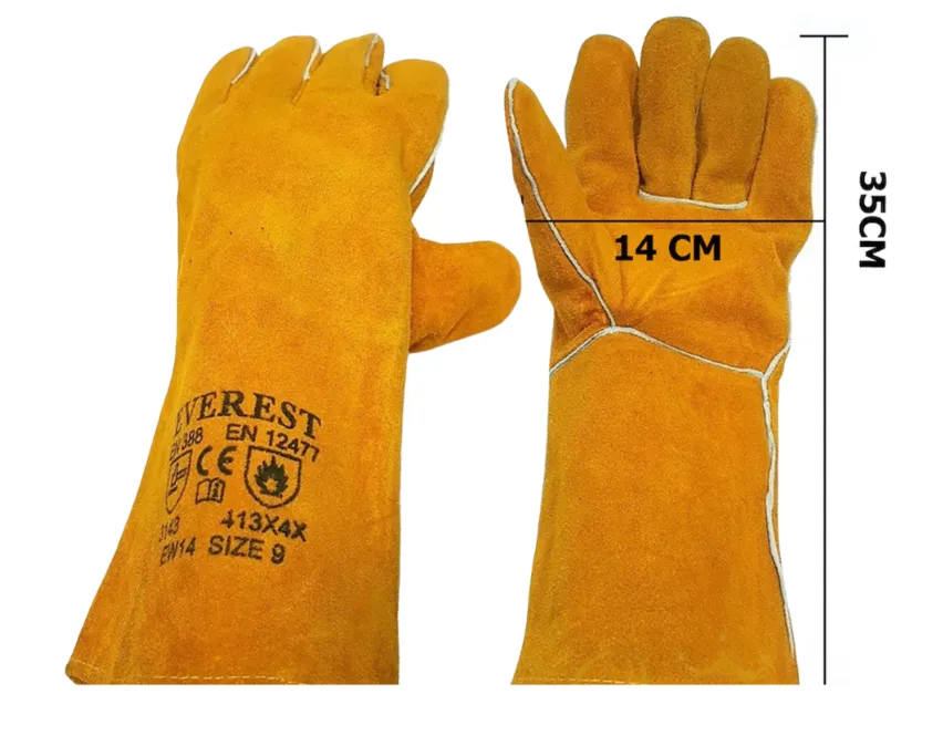 Cận cảnh đường may chỉ Kevlar chịu nhiệt màu vàng không cháy dọc các khớp ngón tay găng EW16