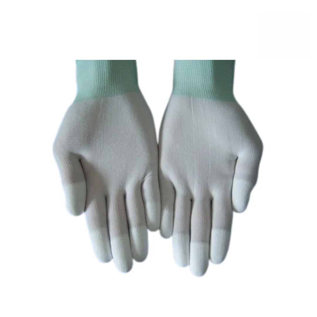 Cận cảnh lớp phủ PU màu trắng ở đầu ngón tay giúp tăng ma sát và bám dính của găng tay BA2305DF