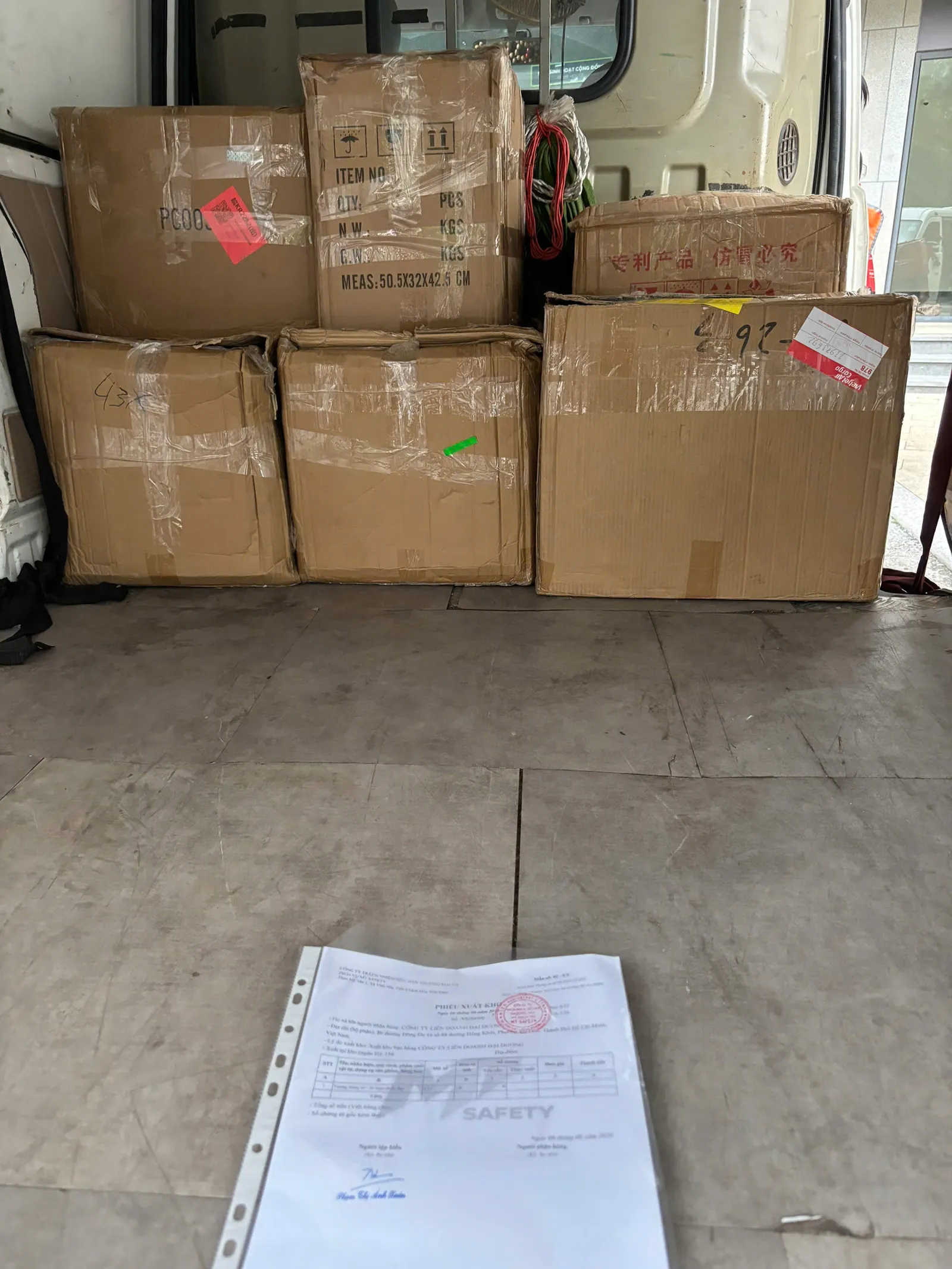 Giao hàng thiết bị bảo hộ lao động hỏa tốc cho dự án điện gió điện mặt trời Ninh Thuận